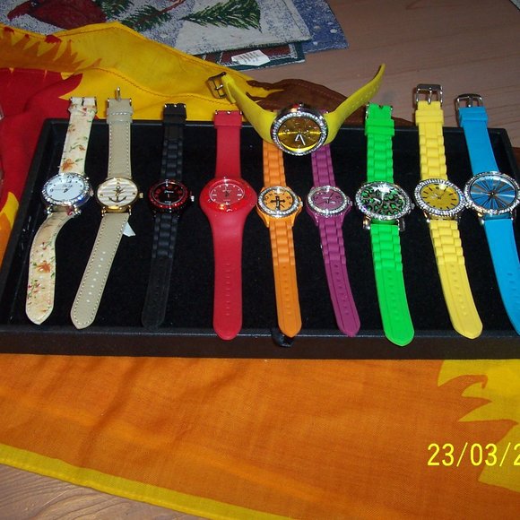 GENEVA NWOB LOT OF 20 WATCHES GR8 ASST